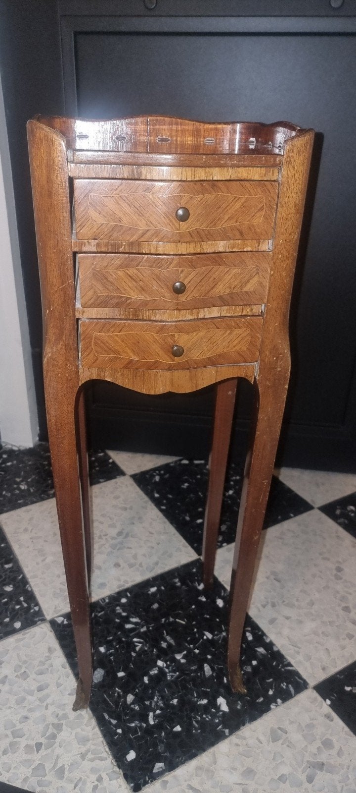 Klassiek Lodewijk XV-stijl nachtkastje/sidetable marqueterie, Huis en Inrichting, Kasten | Ladekasten, Ophalen