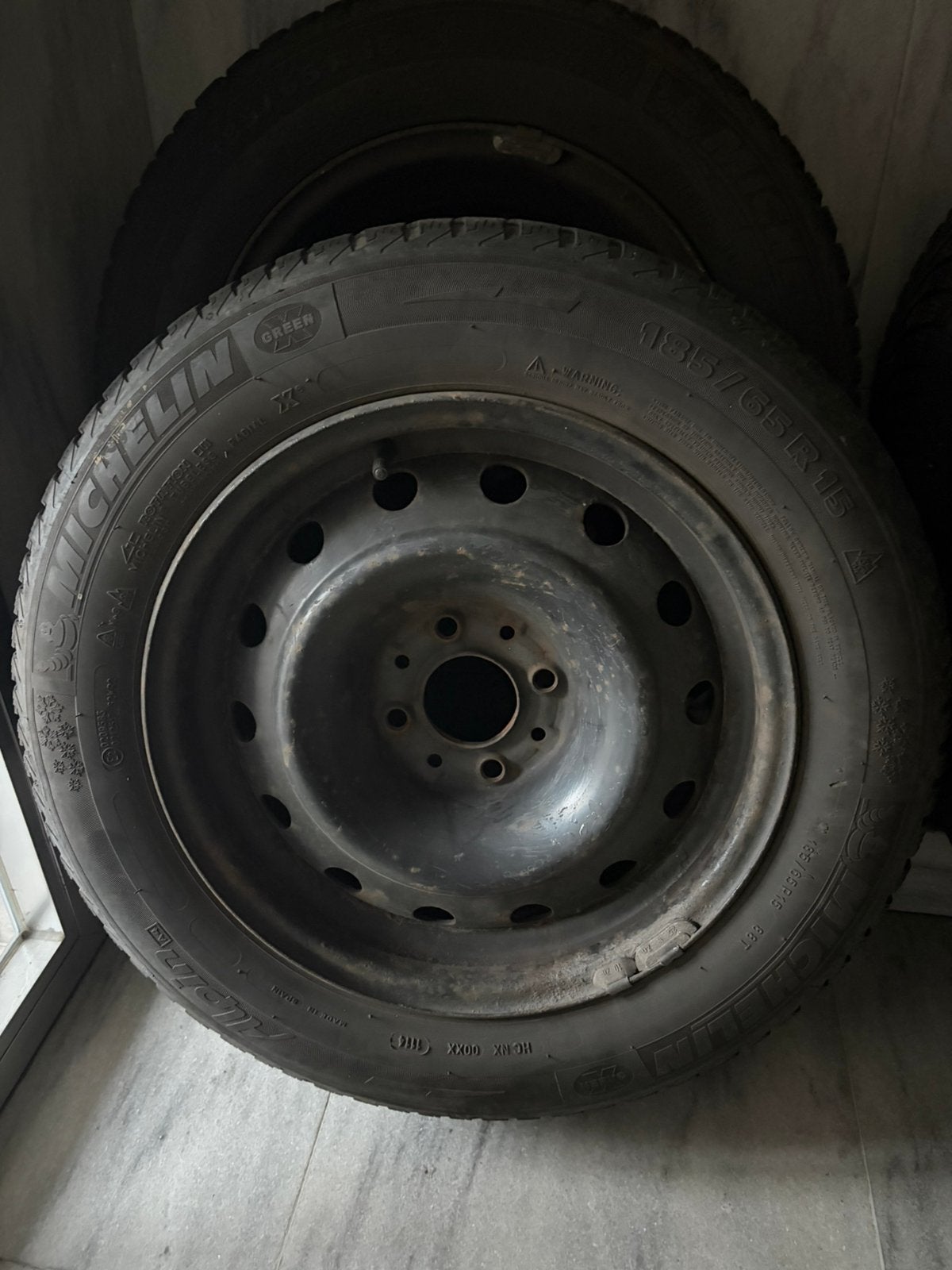 Winterbanden te koop (185/65 15), Auto-onderdelen, Banden en Velgen, Ophalen, Winterbanden, Velg(en)
