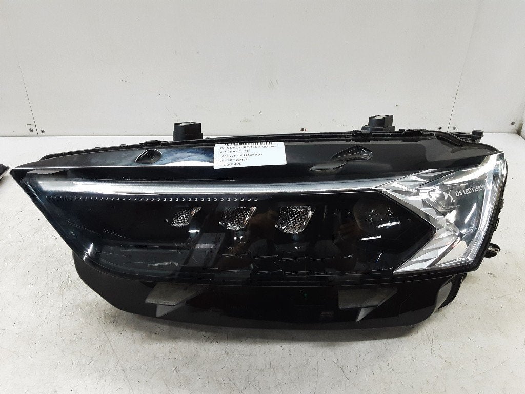 KOPLAMP LINKS DS DS 7 Crossback (983175578080), Taurusavenue 1
2132 LS  Hoofddorp, NL, Webaccessibility@stellantis.com, Gebruikt