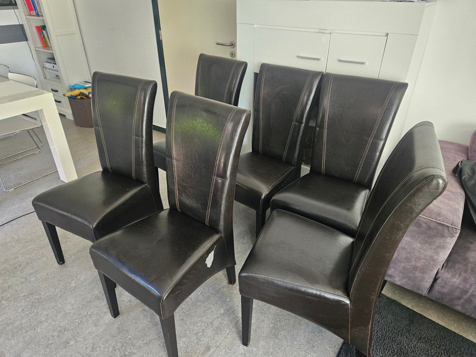 6 stoelen, Ophalen