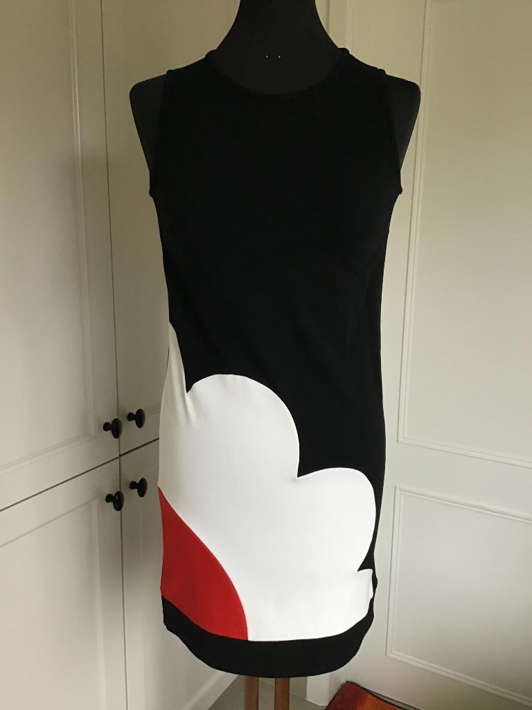 jurkje Piu Piu mt 34, Kleding | Dames, Zwart, Nieuw, Ophalen of Verzenden, Maat 34 (XS) of kleiner