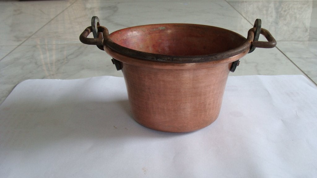 Ancien chaudron en cuivre martelée avec anse en fer, Antiquités & Art, Enlèvement, Cuivre