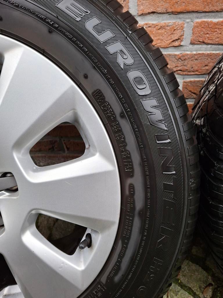 Winterbanden 225/60 R16 98H pirelli /falken, Auto-onderdelen, Banden en Velgen, Ophalen, Winterbanden