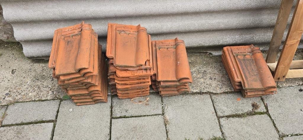 95 dakpannen – hele partij €40 of €0,50/stuk, Ophalen, Zo goed als nieuw, Dakpannen