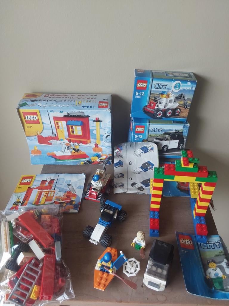 Set lego,auto,s met figuurtjes doos met lego, Ophalen of Verzenden