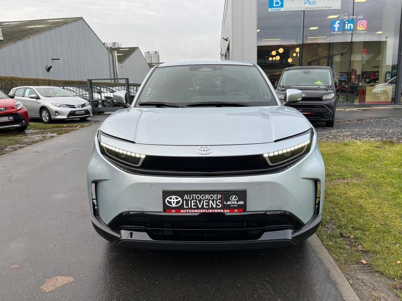 Toyota Urban Cruiser 61kw  2wd executive, Autos, Achat, 128 kW, Autres couleurs, Noir