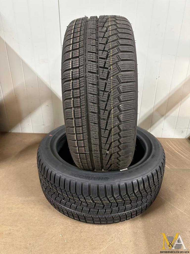 2x 215/45 R17 Hankook winterbanden, Auto-onderdelen, Banden en Velgen, Band(en), Winterbanden, 17 inch, 215 mm, Personenwagen