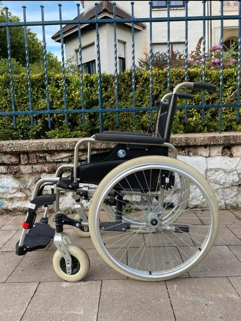 Chaise roulante pliable Vermeiren V 200 état neuf, Enlèvement ou Envoi, Pliant, Comme neuf, Fauteuil roulant manuel