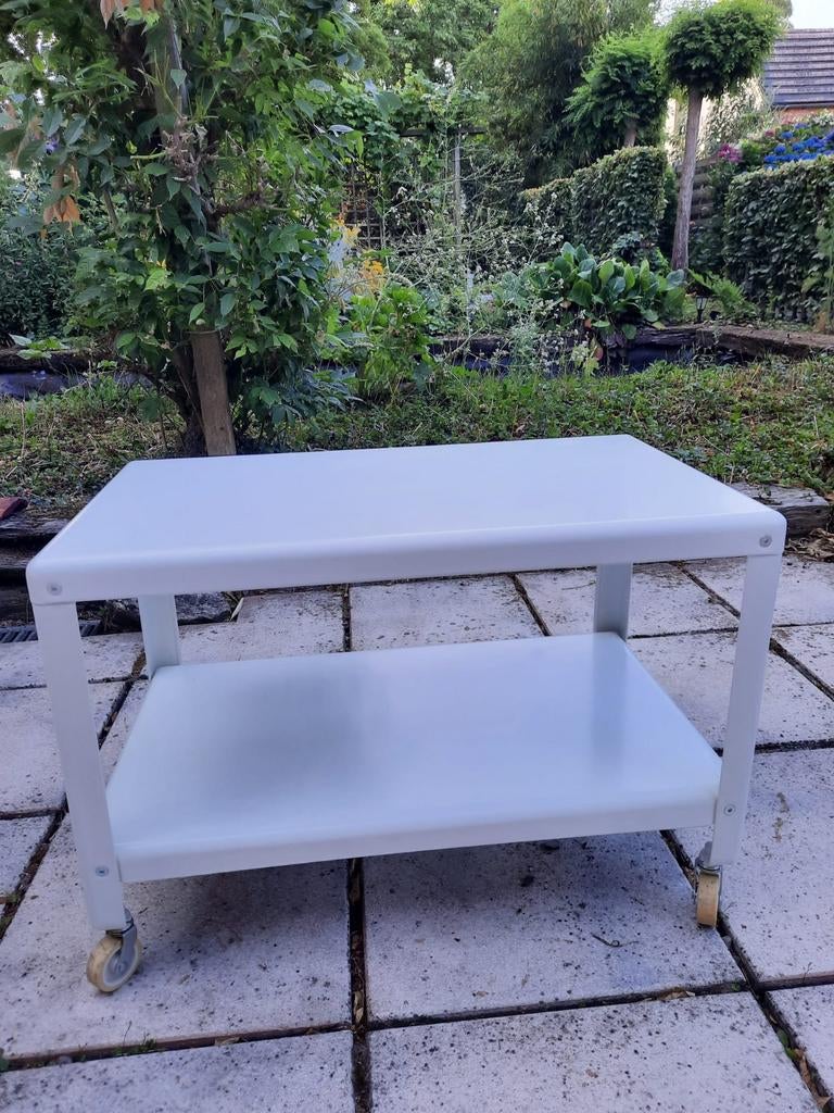 Table en métal sur roulettes, Enlèvement, Comme neuf