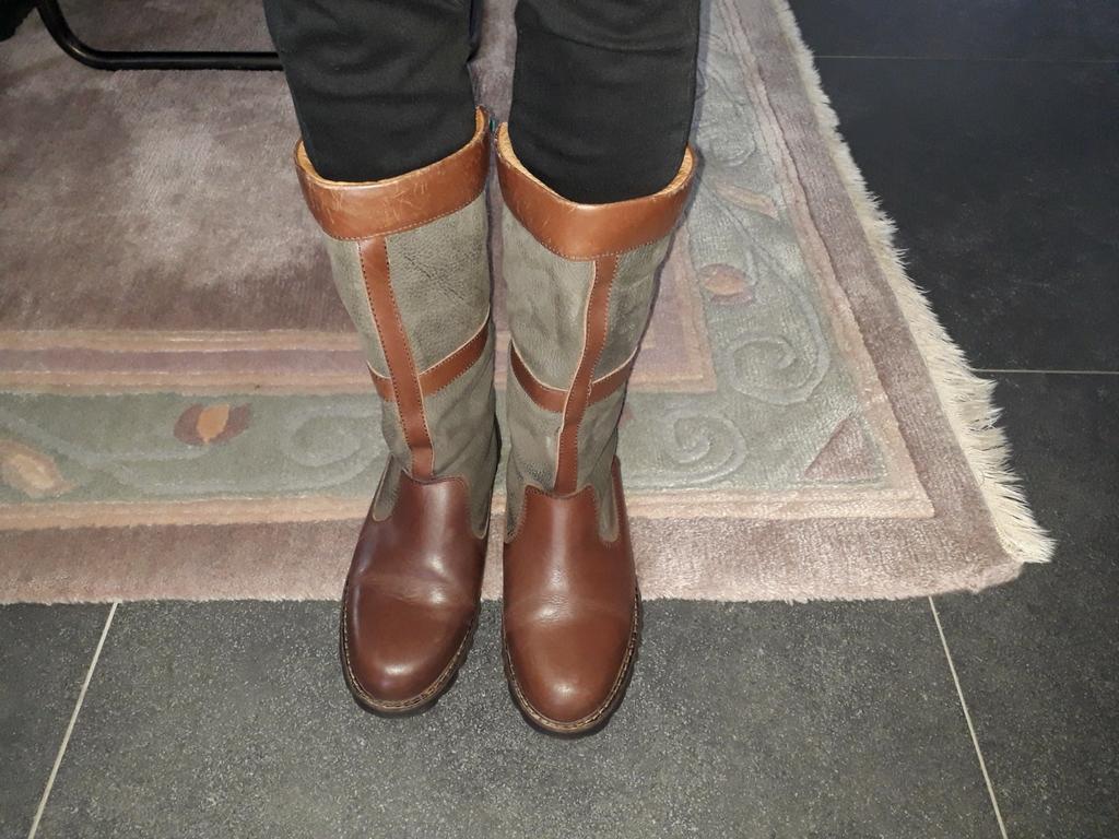 Mooie lederen boots zeer warm  maat 37, Kleding | Dames, Ophalen, Zo goed als nieuw