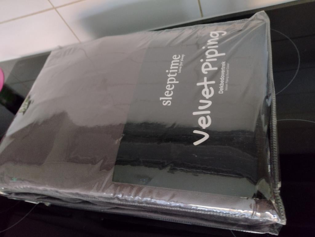 Nieuw dekbedovertrek 2 pers Velvet Piping taupe, Maison & Meubles, Chambre à coucher | Linge de lit, Neuf, Housse de couette, Deux personnes