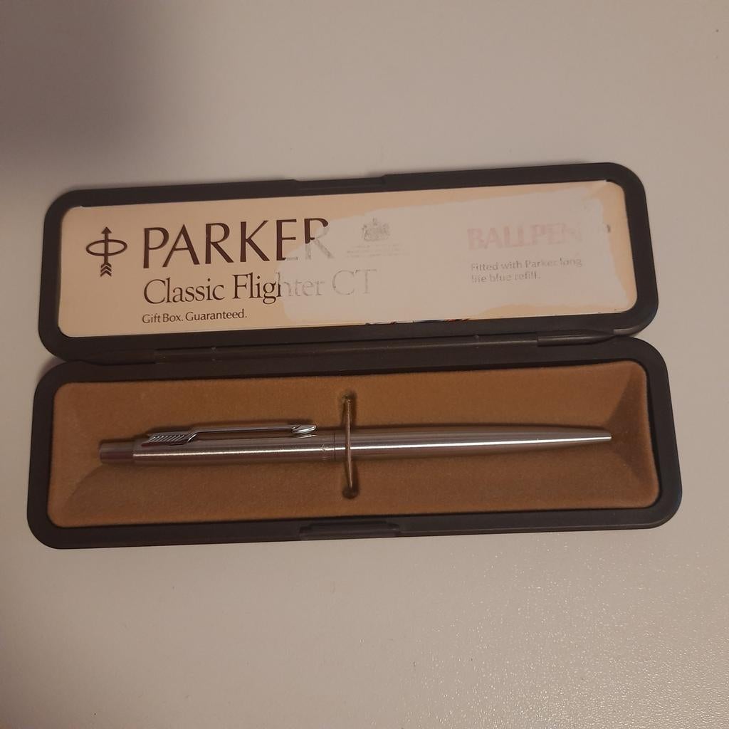 STYLO À BILLE PARKER CLASSIC FLIGHTER*EN MÉTAL*NEUF*MIB*, Neuf, Stylo à bille, Enlèvement, Avec boîte