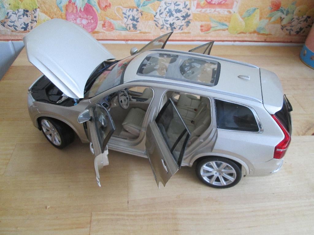 Motor City Classics 1:18 Volvo XC90 II Sand Metallic, Ophalen of Verzenden, Zo goed als nieuw, Auto, Overige merken