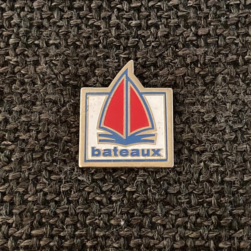 PIN - BATEAUX - VOILIER - ZEILBOOT, Envoi, Utilisé, Autres sujets/thèmes, Insigne ou Pin's