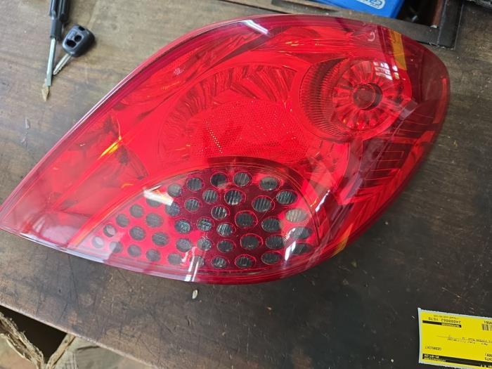 Feu arrière droit d'un Peugeot 207, -, 3 mois de garantie, Utilisé, -