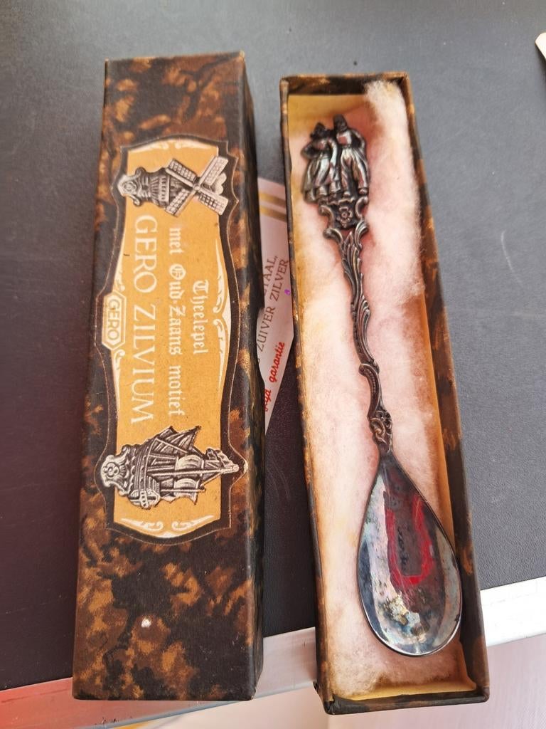 Theelepeltje in doosje met Oud-Zaans motief, Gero Zilvium, Antiek en Kunst, Ophalen of Verzenden