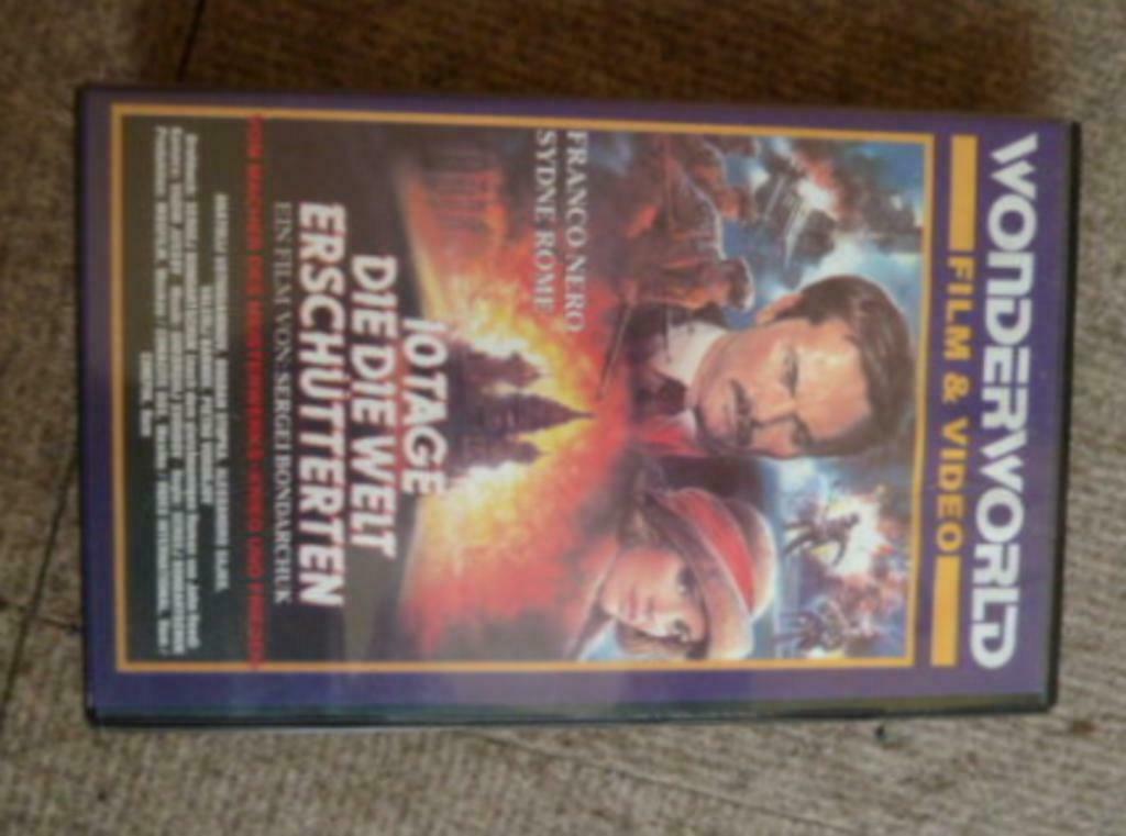VHS video cassette 10 TAGE DIE DIE WELT ERSCHÜTTERTEN, Tous les âges, Enlèvement ou Envoi, Autres genres