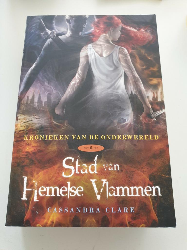 Cassandra Clare - Stad van hemelse vlammen DEEL 6 Kronieken, Ophalen of Verzenden, Zo goed als nieuw, Cassandra Clare