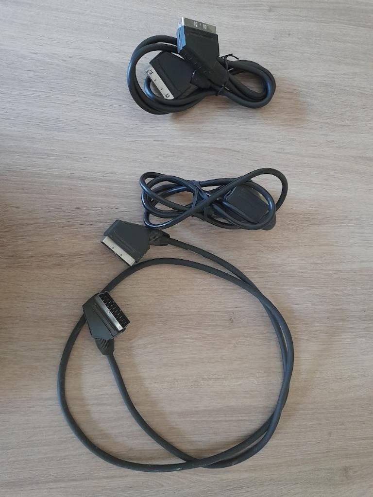 3 x  scart-scart kabels video DVD, Audio, Tv en Foto, Audiokabels en Televisiekabels, Ophalen of Verzenden, Zo goed als nieuw