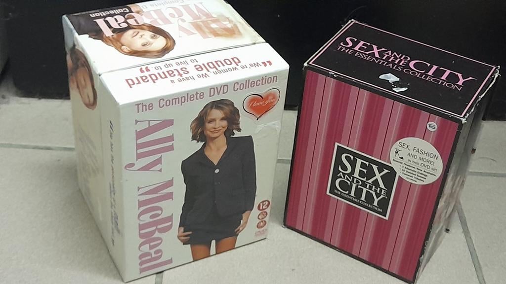 2 dvd-boxen sex and the city / ally Mc Beal, volledige reeks, Cd's en Dvd's, Dvd's | Tv en Series, Gebruikt, Komedie, Boxset, Vanaf 12 jaar