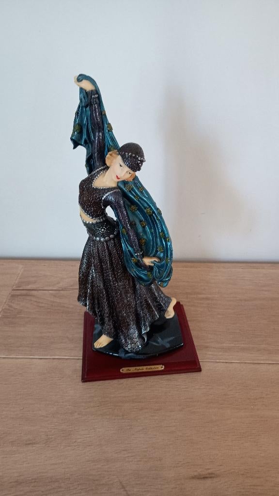 Elegante danseres – The Naples Collection – decoratief beeld, Enlèvement, Comme neuf