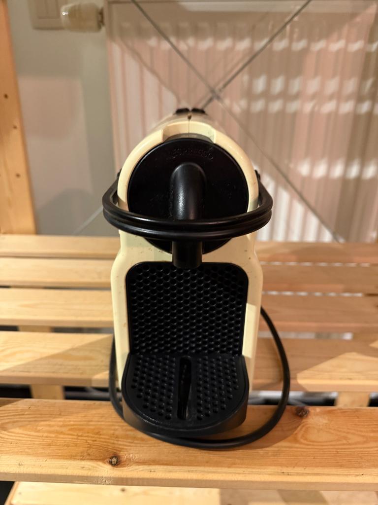 Nespresso koffiemachine, Réservoir d'eau amovible, Dosettes et capsules de café, 1 tasse, Utilisé