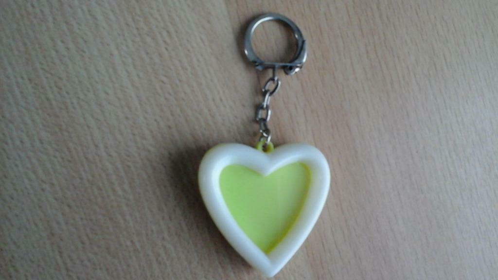 porte-clef "coeur"  4x4cm      vintage '90, Enlèvement ou Envoi, Comme neuf, Peluche ou Figurine
