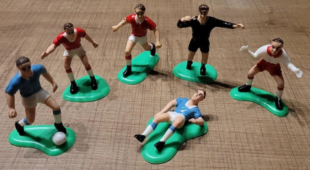 6 oude figuurtjes - thema voetbal, Verzamelen, Ophalen of Verzenden, Gebruikt, Beeldje of Poppetje