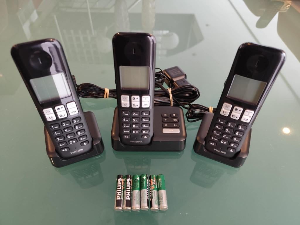 TRIO TELEFOONS ANTWOORDAPPARAAT PHILIPS D235 TRIO, Ophalen, Zo goed als nieuw, 3 handsets