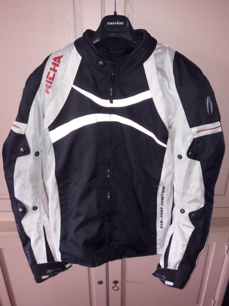 Veste moto RICHA Boomerang B/W, Motos, Vêtements | Vêtements de moto, Manteau | tissu, Hommes, Seconde main, Enlèvement