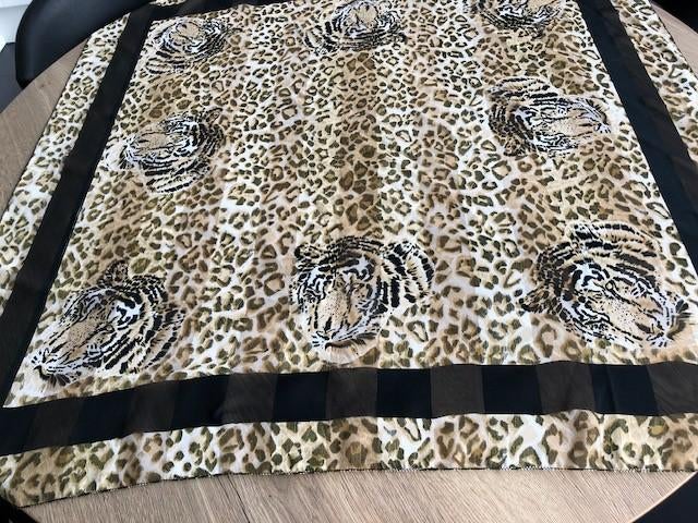 Vierkante halsdoek 100 x 100, Ophalen of Verzenden, Zo goed als nieuw, Sjaal