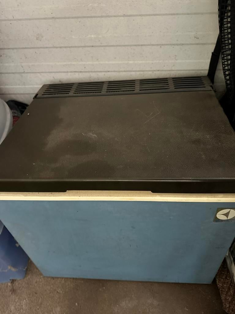Electrolux retro absorptie Koelbox / Frigo 12v 220v Gaz, Caravans en Kamperen, Koelboxen, Zo goed als nieuw, Koelbox, Ophalen