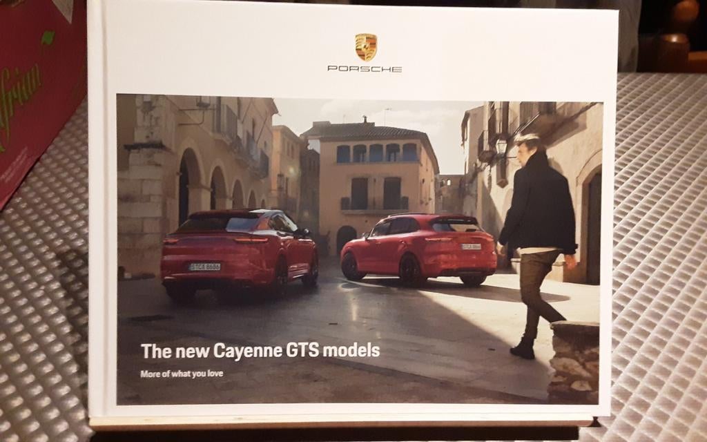 PORSCHE cayenne brochure, Ophalen of Verzenden, Zo goed als nieuw, Porsche