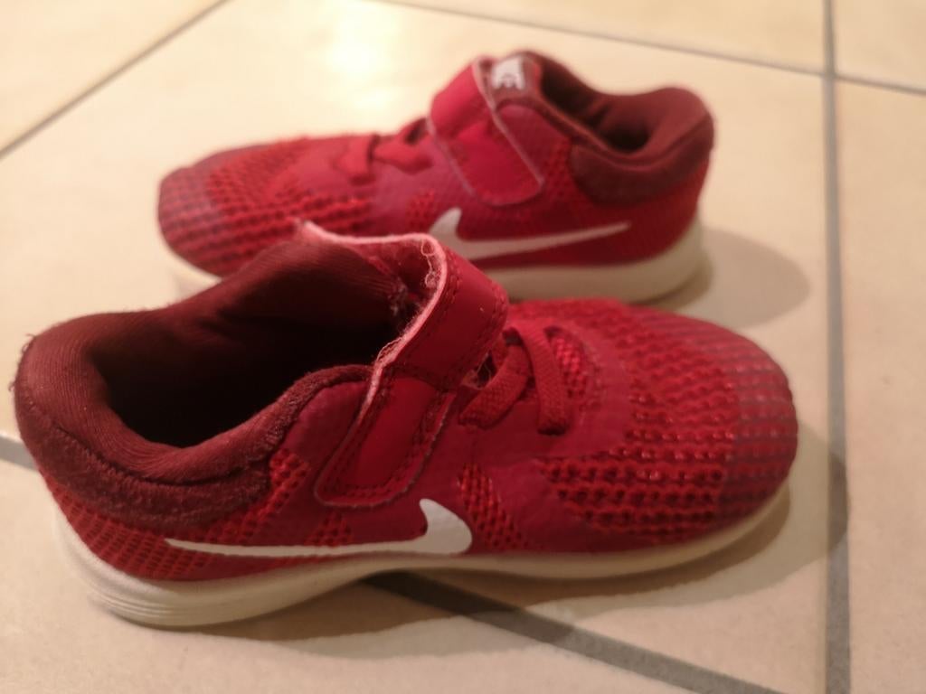 Rode Nike schoenen met velcro, maat 25, goede staat, Ophalen, Gebruikt, Nike, Jongen of Meisje