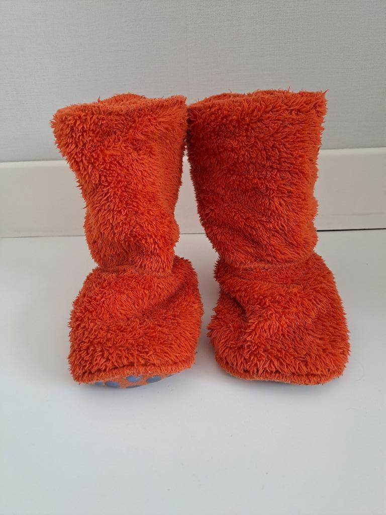 Oranje Woody-achtige pantoffels maat 26/30, Enlèvement, Utilisé, Garçon ou Fille, Autres types