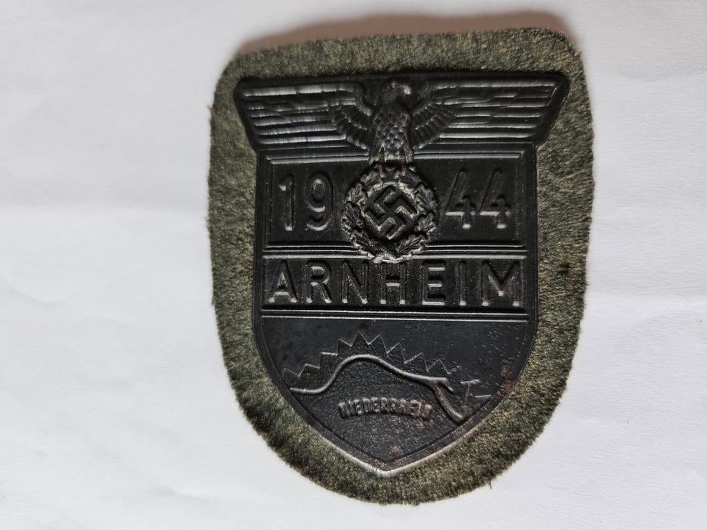 Speeldje Arnhem Duitsland 1938 jaar WWII unike, Verzamelen, Ophalen of Verzenden, Zo goed als nieuw, Speldje of Pin