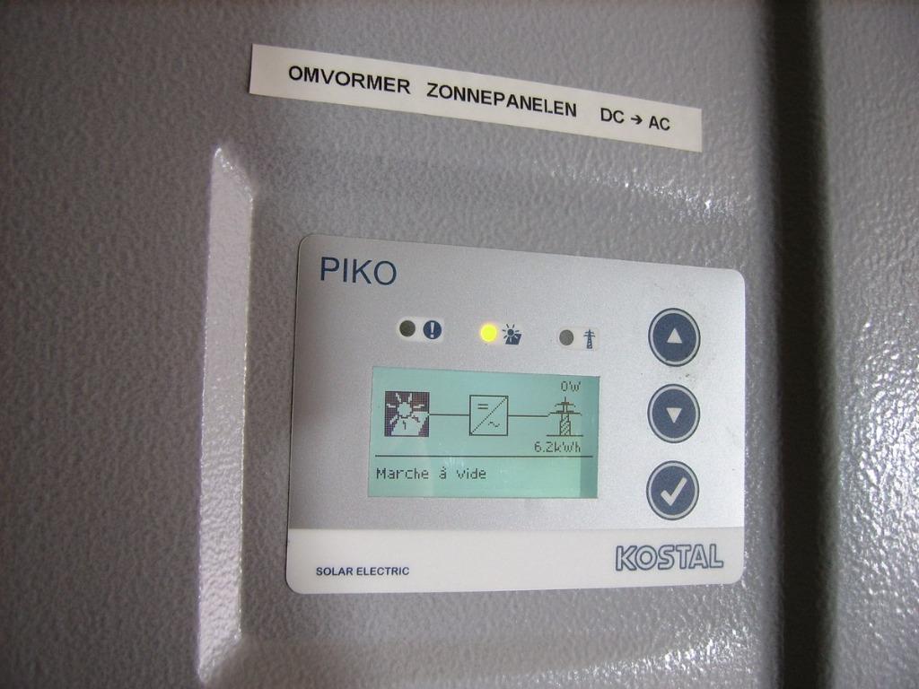 omvormer zonnepanelen 10 kw, Ophalen, Zo goed als nieuw, Compleet systeem, 100 tot 200 wattpiek