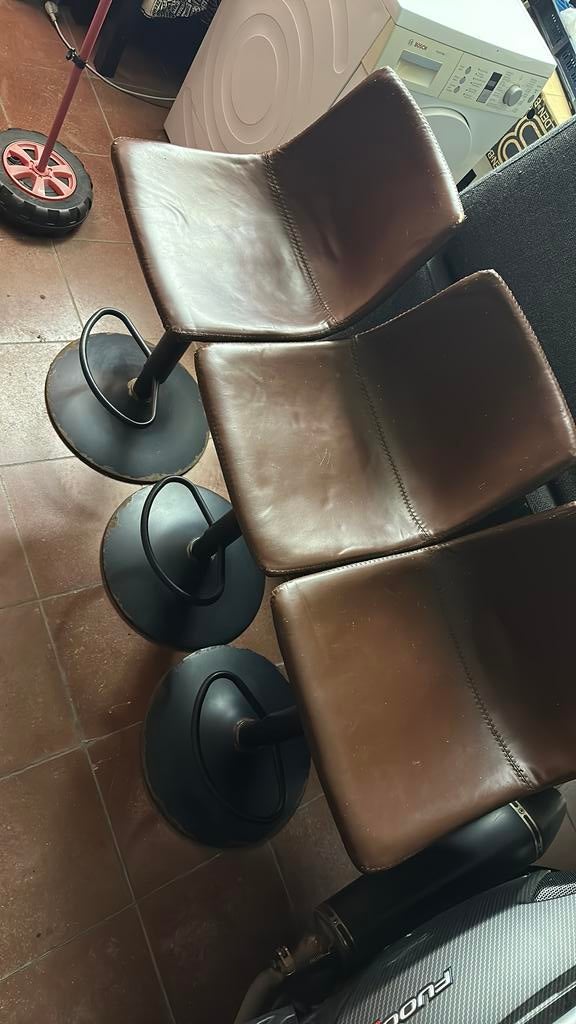 3 bruine barkrukken uit de 12e eeuw, 3 krukken, Ophalen, Zo goed als nieuw