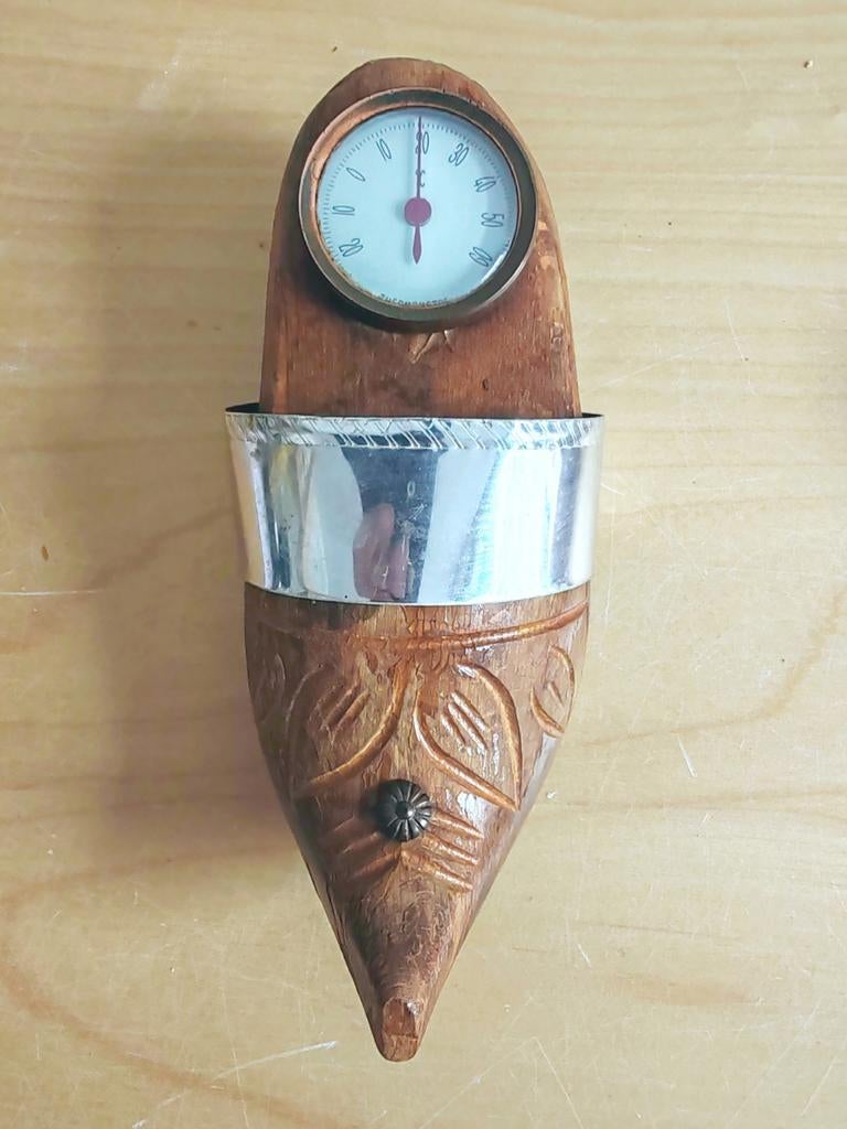 Antieke klompthermometer van gesneden hout en zilverkleurig, Ophalen of Verzenden