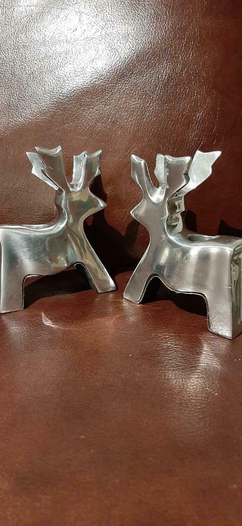 2 cerfs, dans des porte-bougies en métal, Enlèvement ou Envoi, Comme neuf