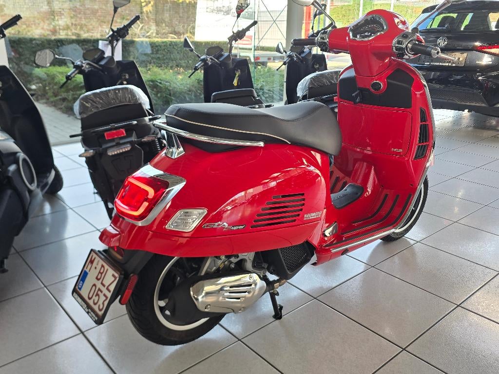Vespa 125cc Gts Super. Slechts 86km!, Scooter, Bedrijf, 125 cc, 11 kW of minder
