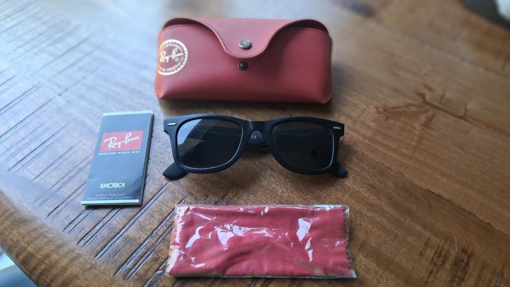 Ray Ban Wayfarer, édition spéciale, Bijoux, Sacs & Beauté, Lunettes de Soleil & Lunettes | Hommes, Utilisé, Lunettes, Bleu, Enlèvement ou Envoi