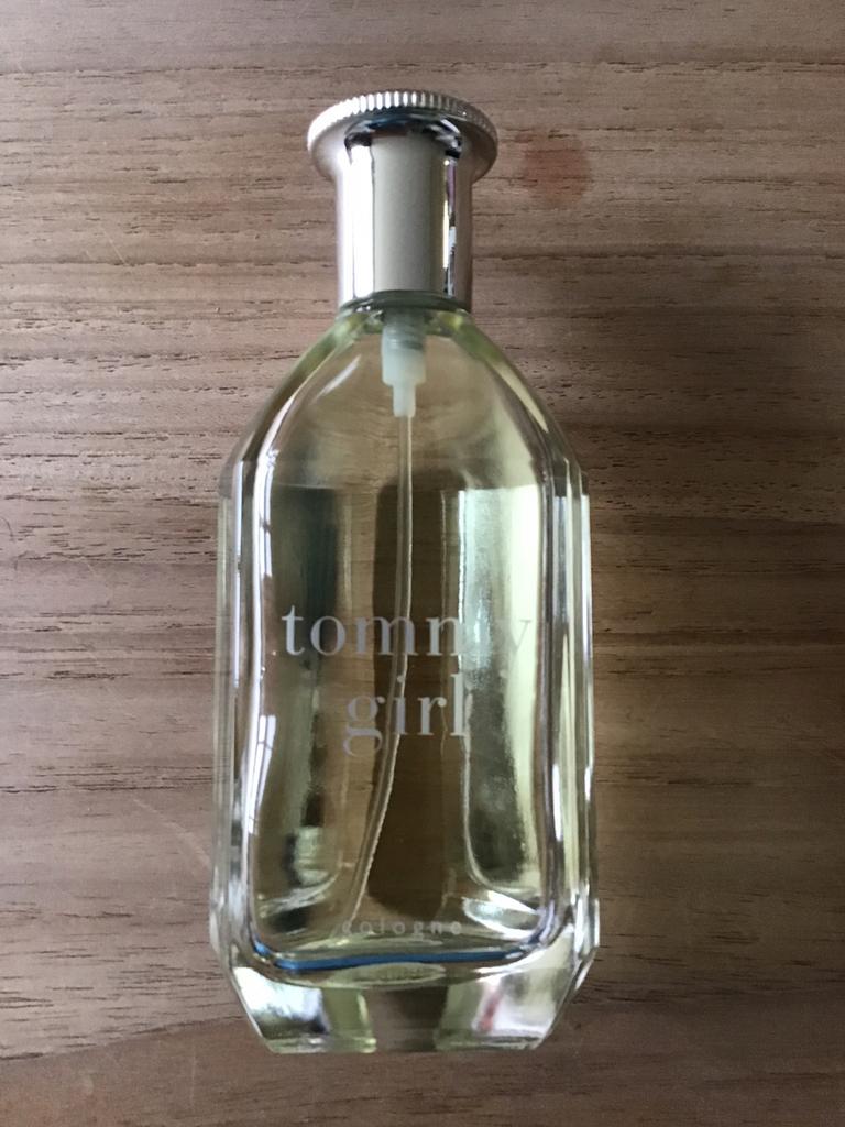 Parfum Tommy Hilfiger pour femme 100 ml, Bijoux, Sacs & Beauté, Beauté | Parfums, Comme neuf, Envoi