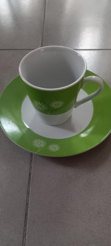 Assiettes et tasses à dessert, Enlèvement