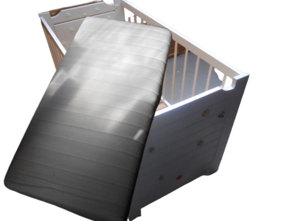 kinderbedje + matras, Ophalen, 70 tot 85 cm, 140 tot 160 cm, Zo goed als nieuw