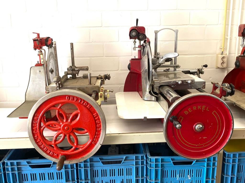 GEVRAAGD OUDE BERKEL SNIJMACHINE VLEESSNIJMACHINE HANDWIEL, Ophalen