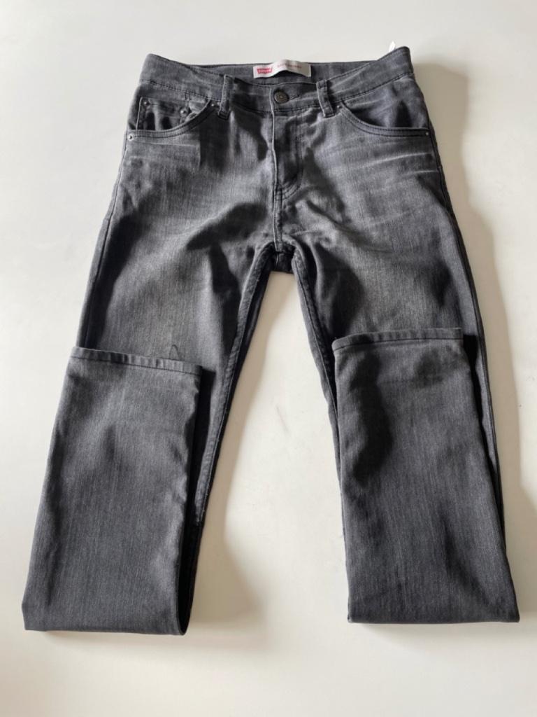Pantalon en jean Levi's - 14 ans - gris foncé, Enfants & Bébés, Pantalon, Garçon ou Fille, Enlèvement ou Envoi, Comme neuf