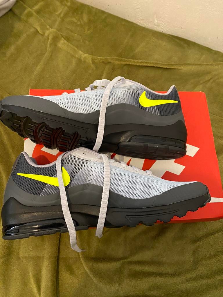 Nike Air Max – Taille 42 – Neuves (jamais portées), Enlèvement, Comme neuf
