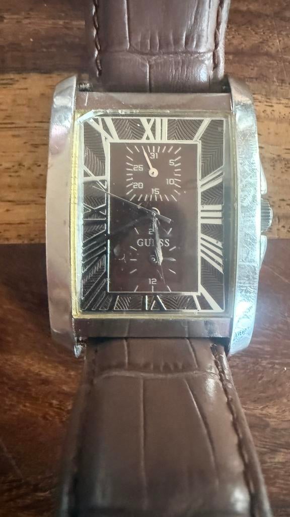 Montre Guess en parfait état, Enlèvement