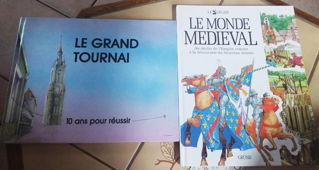 2 Livres - Le grand Tournai & Le monde médiéval, Enlèvement ou Envoi, Comme neuf